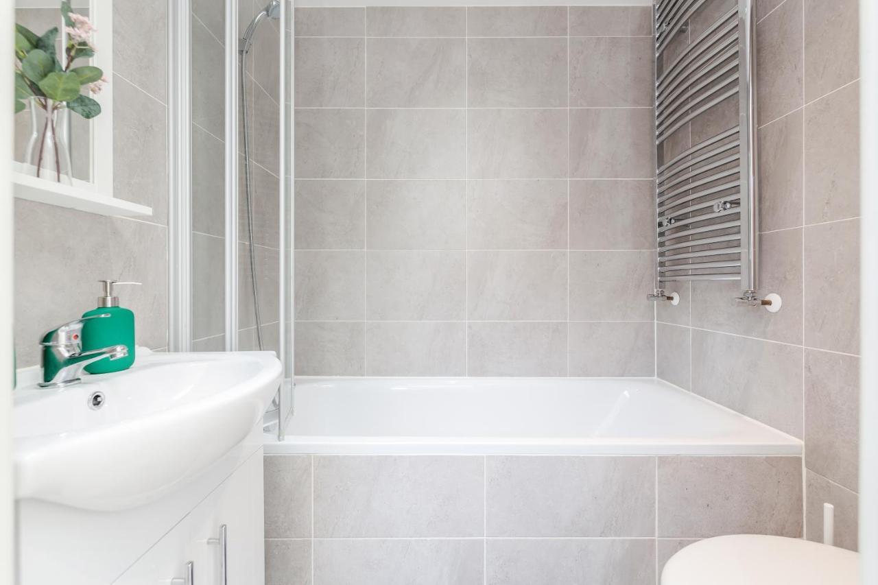 2 Bedrooms Serviced Apartment Excel Exhibition Centre, O2 Arena, Stratford Olympic City, Forest Gate, Central Londra Exterior foto